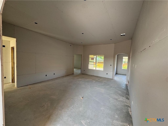 2528 Cowgirl Trl, Belton, TX 76513 - unfurnished room with arched walkways and concrete floors