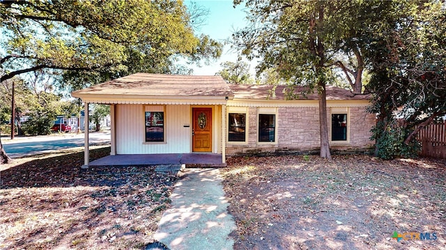 view of front of home featuring a porch