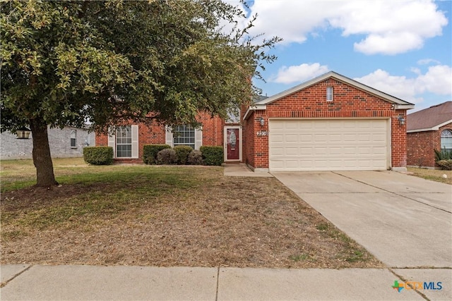 view of front facade featuring a garage and a front lawn