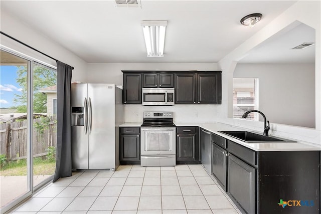 6008 Horne Dr, Killeen, TX 76542 - kitchen with appliances with stainless steel finishes, light countertops, a sink, visible vents, and a peninsula