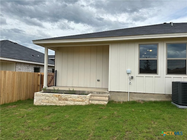 5106 Rose Petal Ct, Killeen, TX 76542 - rear view of property featuring board and batten siding