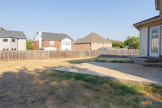 view of yard featuring a patio area