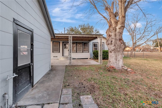 view of yard with a patio area