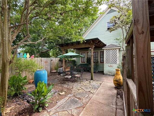 202 S Virginia St, Port Lavaca, TX 77979 - view of patio / terrace