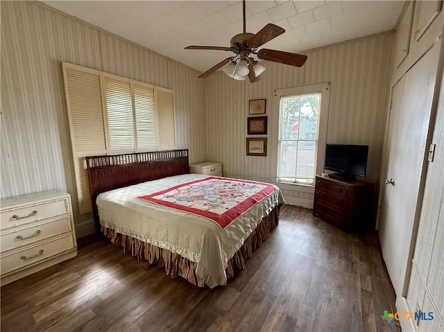 202 S Virginia St, Port Lavaca, TX 77979 - bedroom with dark wood finished floors, wallpapered walls, and ceiling fan