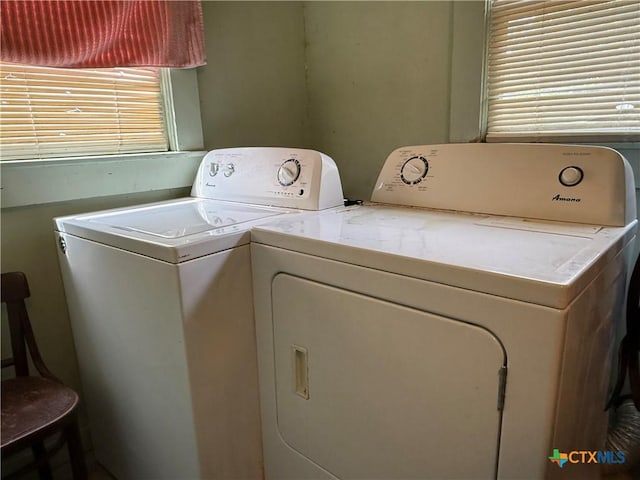 202 S Virginia St, Port Lavaca, TX 77979 - washroom featuring separate washer and dryer