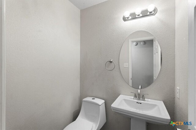 4203 Rambling Range Dr, Killeen, TX 76549 - bathroom with toilet and a sink