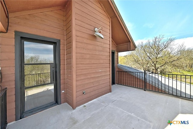 entrance to property featuring a balcony