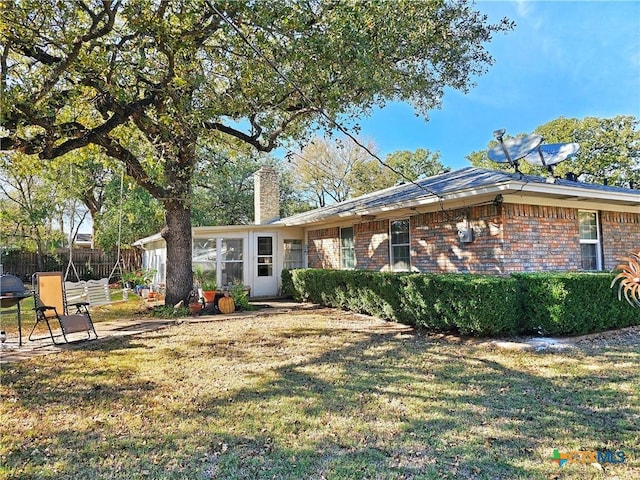 exterior space featuring a front yard