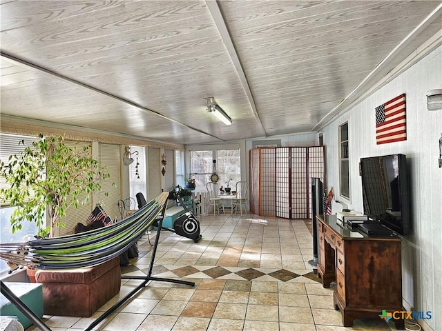 sunroom with lofted ceiling