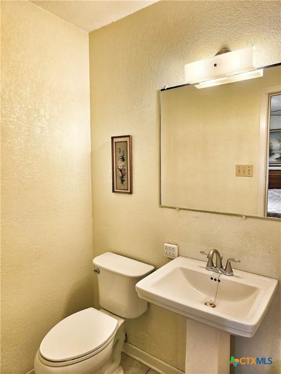 bathroom featuring toilet and sink