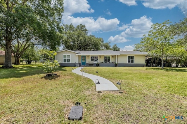 view of front of house featuring covered porch and a front yard