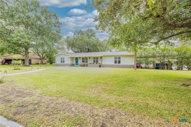 single story home with a front lawn