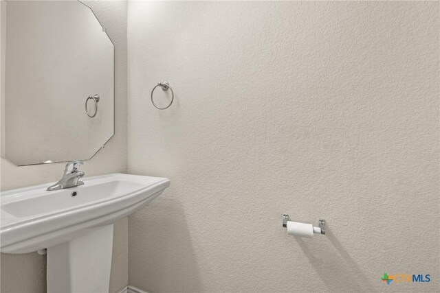 3610 Parkmill Dr, Killeen, TX 76542 - bathroom with a sink