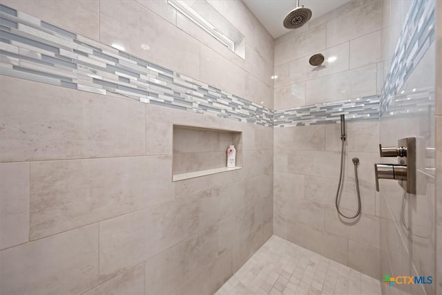 bathroom featuring tiled shower