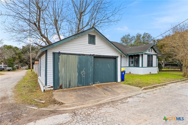 view of front of home with a garage and a front lawn