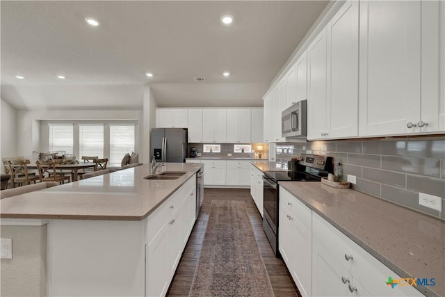 6010 Ballast Trl, New Braunfels, TX 78132 - kitchen featuring stainless steel appliances, a sink, backsplash, dark wood-style floors, and recessed lighting