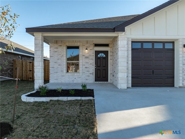 view of front of house with a porch and a garage