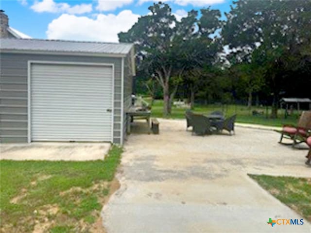 4630 Lantana Rd, Belton, TX 76513 - garage with driveway