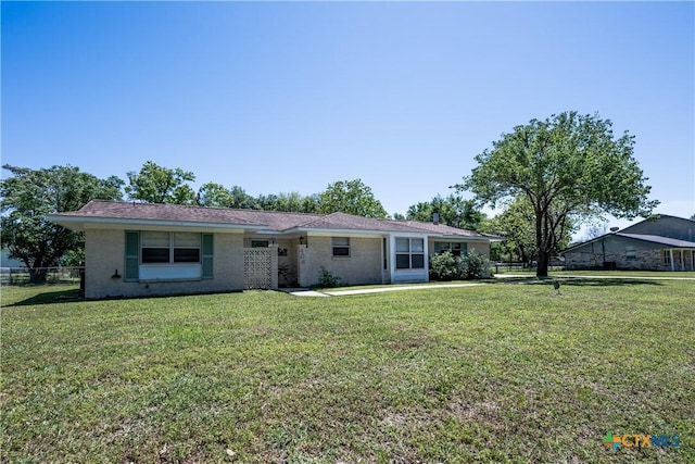 single story home featuring a front yard