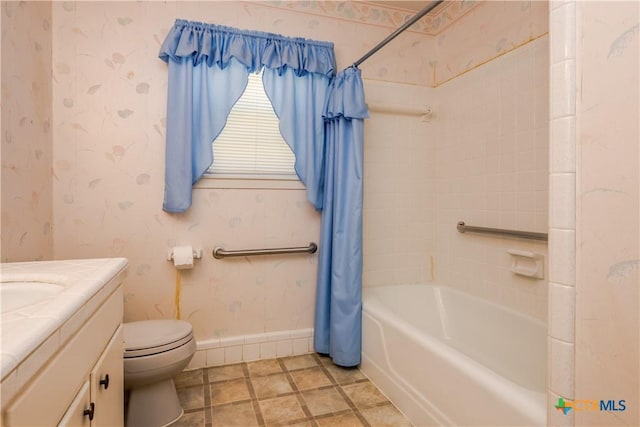 full bathroom with shower / bath combination with curtain, vanity, and toilet