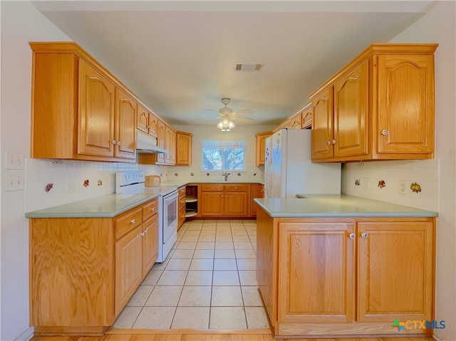 kitchen with white appliances, light tile patterned floors, sink, kitchen peninsula, and ceiling fan