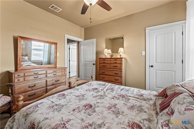 bedroom with ceiling fan