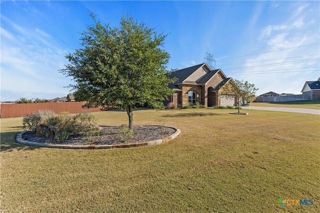 view of front of house featuring a front lawn