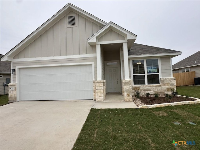 craftsman house with a garage and a front lawn