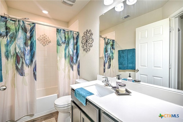 9300 Vaquero Way, Killeen, TX 76542 - bathroom featuring toilet, shower / bath combo, vanity, and recessed lighting