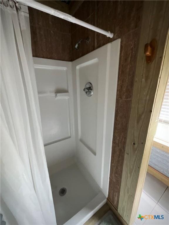 364 N Blackburn Ave, Port Lavaca, TX 77979 - full bathroom with a shower stall