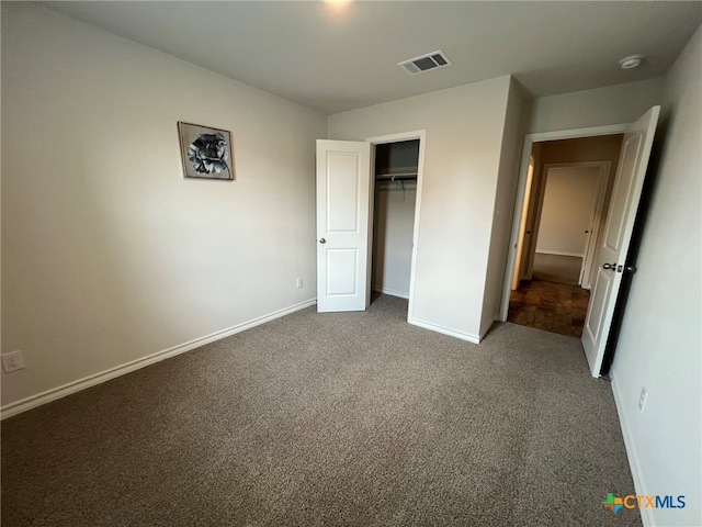 unfurnished bedroom featuring carpet flooring and a closet