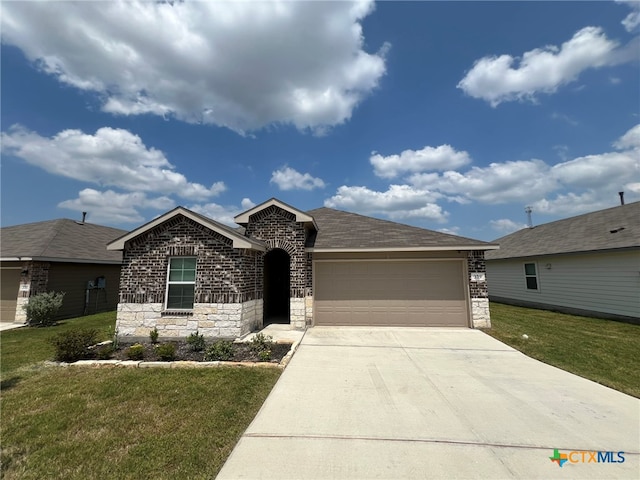 view of front of home featuring a front yard and a garage