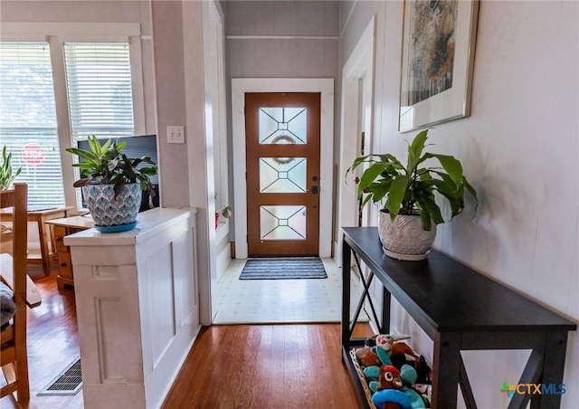 225 W Humphreys St, Seguin, TX 78155 - entrance foyer with light wood finished floors