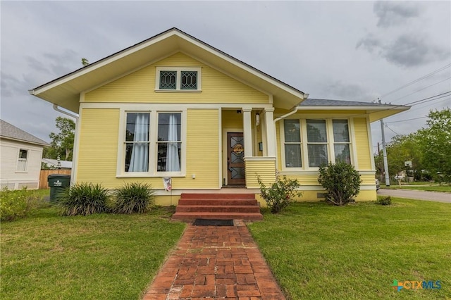 225 W Humphreys St, Seguin, TX 78155 - view of front of property featuring a front lawn