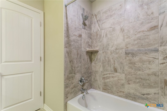 bathroom with tiled shower / bath combo