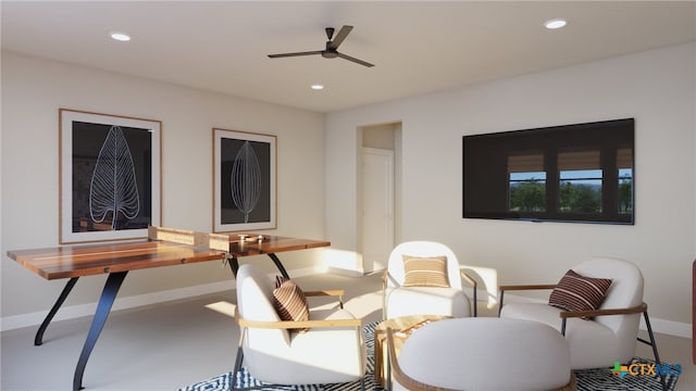 sitting room with ceiling fan