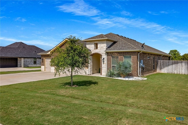 view of front facade featuring a garage and a front yard