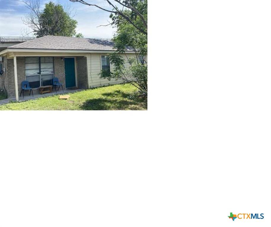 5 S 19th St, Temple, TX 76504 - view of front facade with a front yard