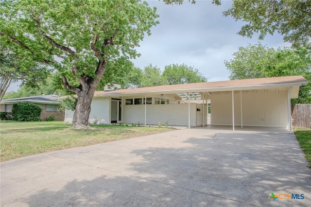 2906 Arroyo Dr, Victoria, TX 77901 - ranch-style house featuring concrete driveway and a carport