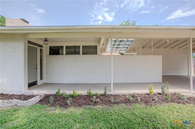 2906 Arroyo Dr, Victoria, TX 77901 - entrance to property featuring brick siding