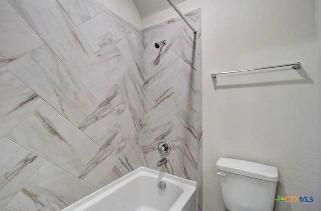 2023 Stephanie Ave, New Braunfels, TX 78132 - bathroom with toilet and washtub / shower combination