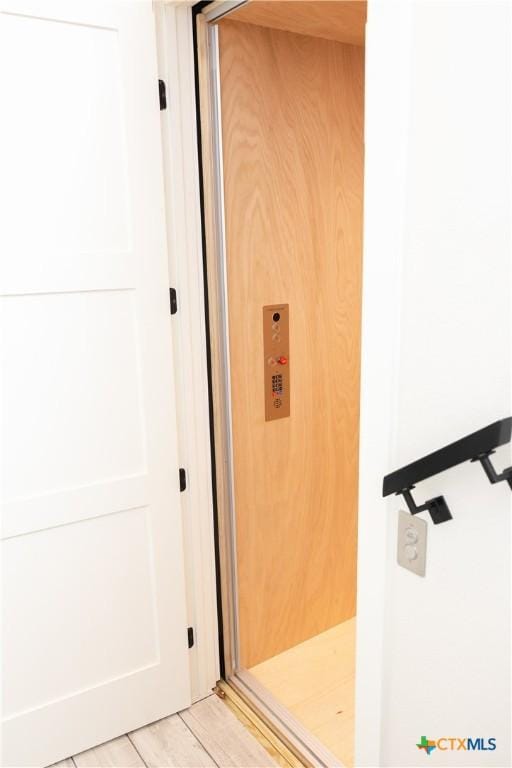 1193 Country Pike, Canyon Lake, TX 78133 - elevator