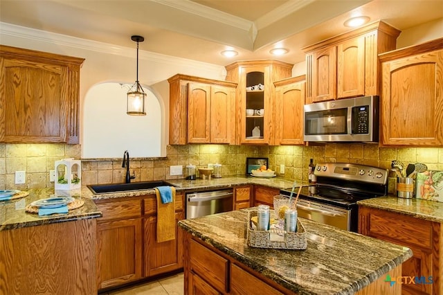 1127 Chaucer Ln, Harker Heights, TX 76548 - kitchen with stainless steel appliances, crown molding, tasteful backsplash, dark stone countertops, and decorative light fixtures
