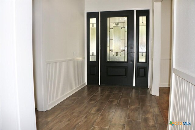 2704 Loma Vista Ave, Victoria, TX 77901 - entrance foyer featuring dark wood finished floors