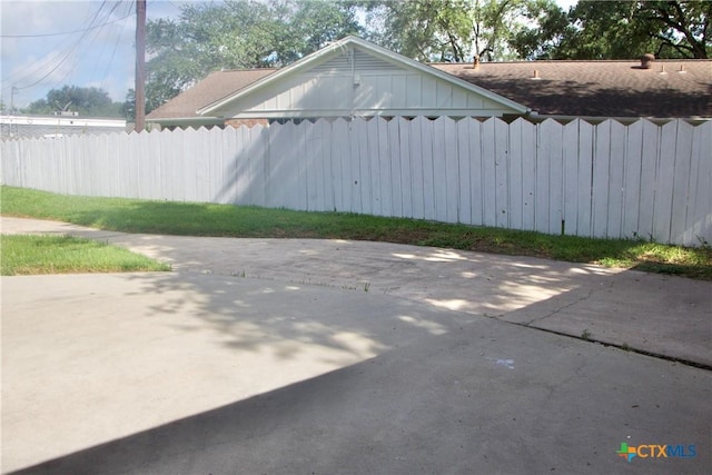 2704 Loma Vista Ave, Victoria, TX 77901 - view of patio / terrace