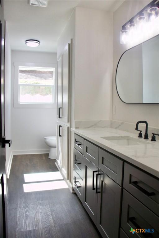 2704 Loma Vista Ave, Victoria, TX 77901 - bathroom with vanity and toilet