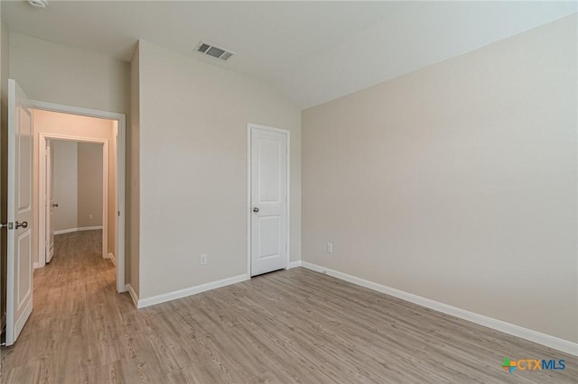 2824 Green Finch, New Braunfels, TX 78130 - unfurnished bedroom with light wood finished floors, vaulted ceiling, and baseboards