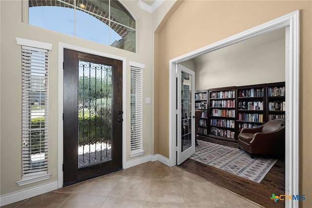 959 Wilderness Trl, New Braunfels, TX 78132 - tiled foyer entrance with baseboards, ornamental molding, and a high ceiling