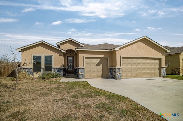 view of front facade featuring a garage and a front lawn